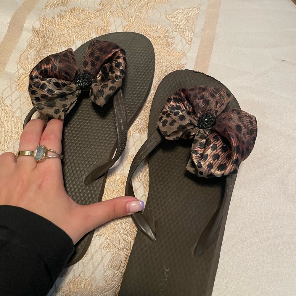 Custom bow flip flops w stone